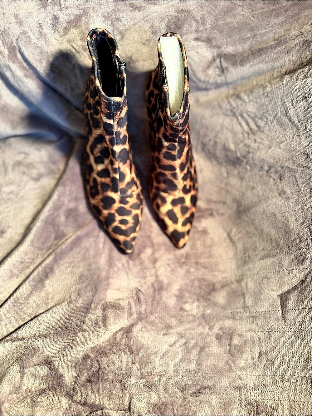 Betsey Johnson Verona Leopard Booties Women’s 8 Red Kitten Heel w/ Box